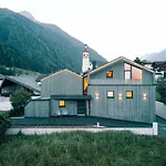 Zum Stubaier Gletscher - Dorf