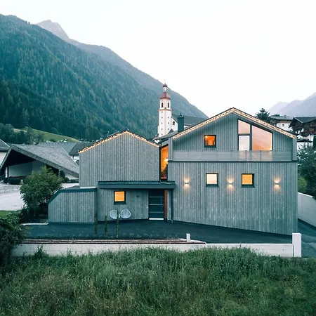 Zum Stubaier Gletscher - Dorf