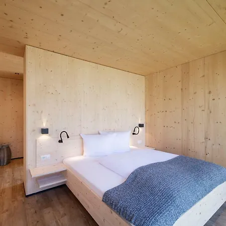 Zum Stubaier Gletscher - Dorf