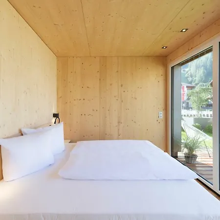 Zum Stubaier Gletscher - Dorf * Neustift im Stubaital