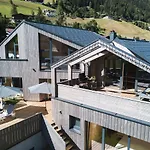 Zum Stubaier Gletscher - Dorf * Neustift im Stubaital