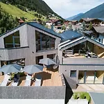 Zum Stubaier Gletscher - Dorf * Neustift im Stubaital
