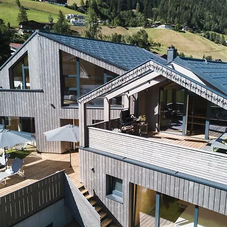 Zum Stubaier Gletscher - Dorf * Нойштифт-им-Штубайталь