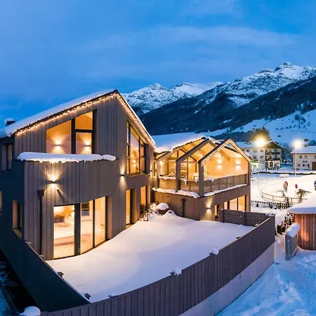 Zum Stubaier Gletscher - Dorf