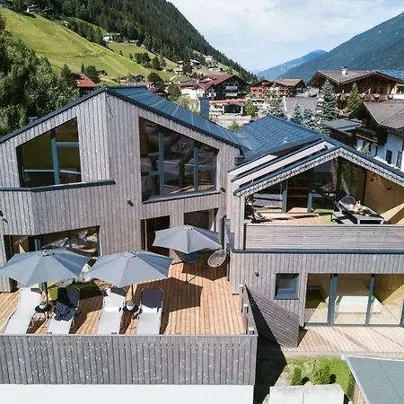 Zum Stubaier Gletscher - Dorf * Neustift im Stubaital